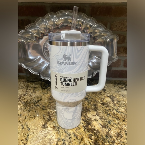 Stanley POLAR SWIRL 40oz Flowstate H2.0 Tumbler - Brand new!  Limited Edition - Picture 2 of 8